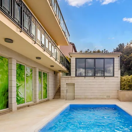 Hotel Oasi Pool *
