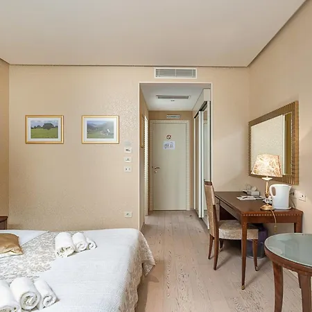 Oasi Pool Hotel Pjescana Uvala
