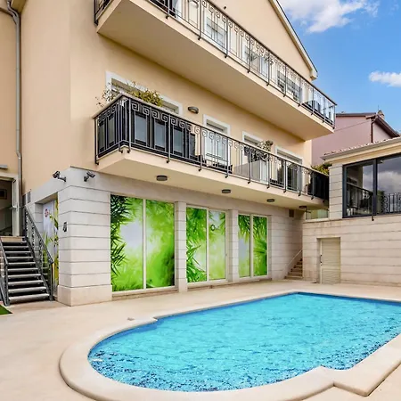 Hotel Oasi Pool